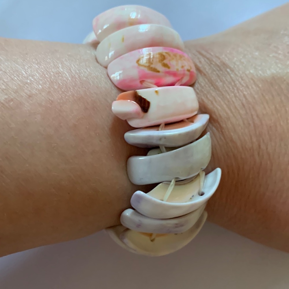 Sea shell surf bracelet elastic stretch pink puka